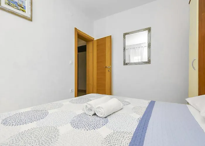 In With Wifi Apartment Maslenica